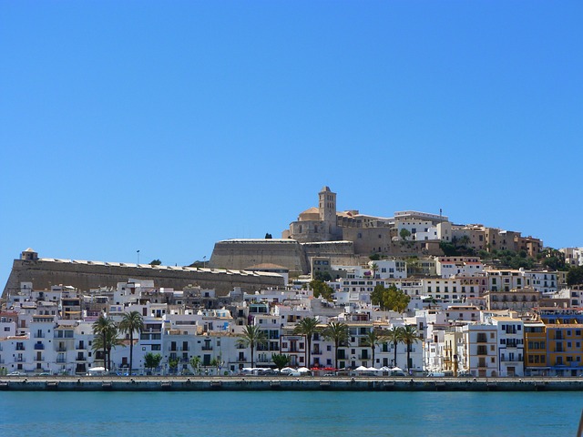 De mest spektakulære kystbyer på Rivieraen